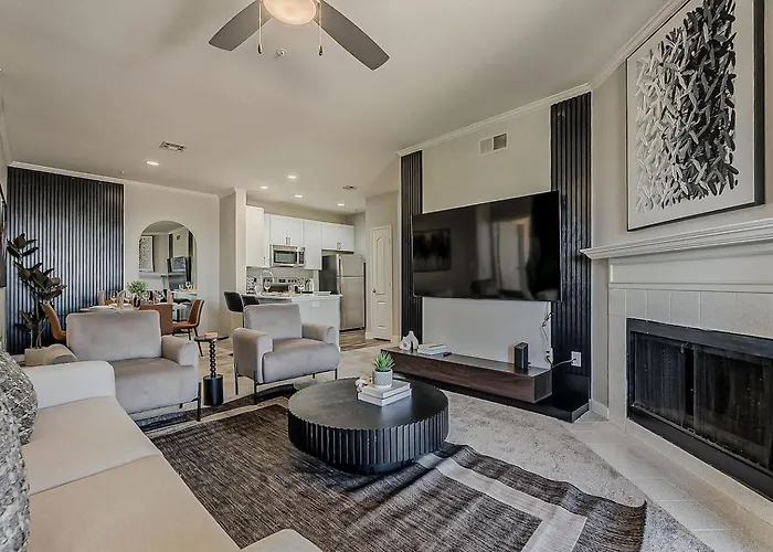 The Comfort Spot 2bd 2ba Pool & Gym Scottsdale