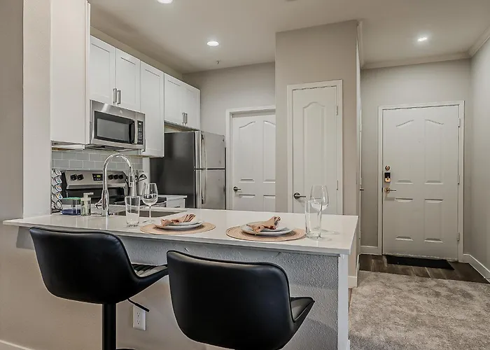 The Comfort Spot 2bd 2ba Pool & Gym