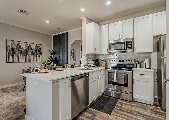 The Comfort Spot 2bd 2ba Pool & Gym Scottsdale