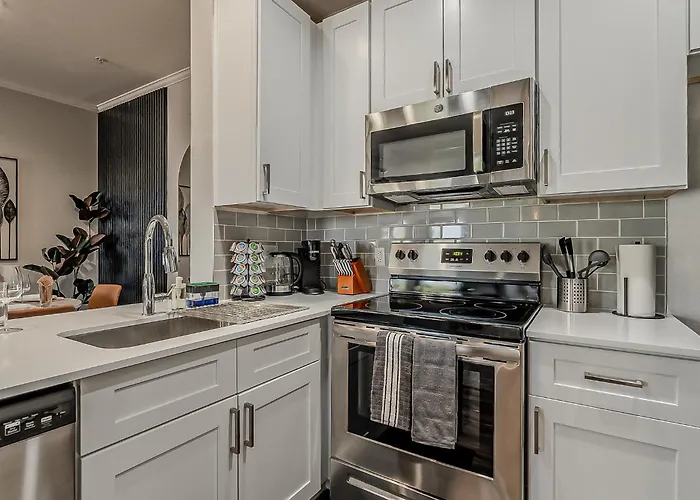 The Comfort Spot 2bd 2ba Pool & Gym *