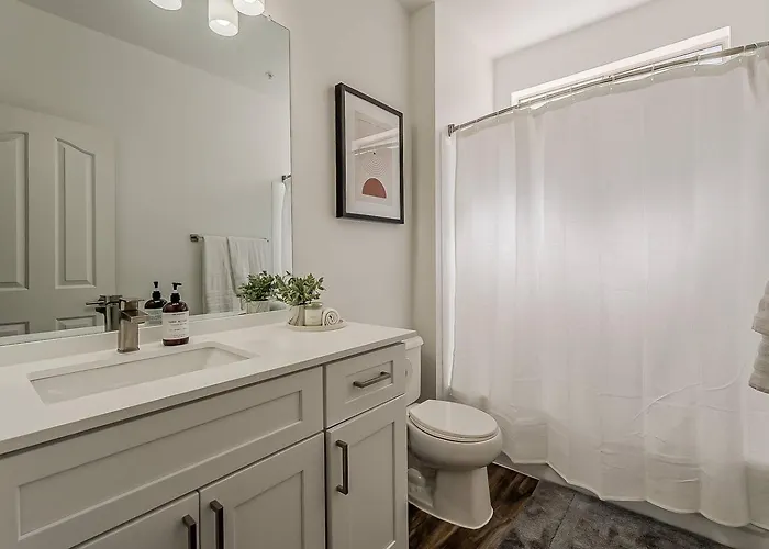 The Comfort Spot 2bd 2ba Pool & Gym *